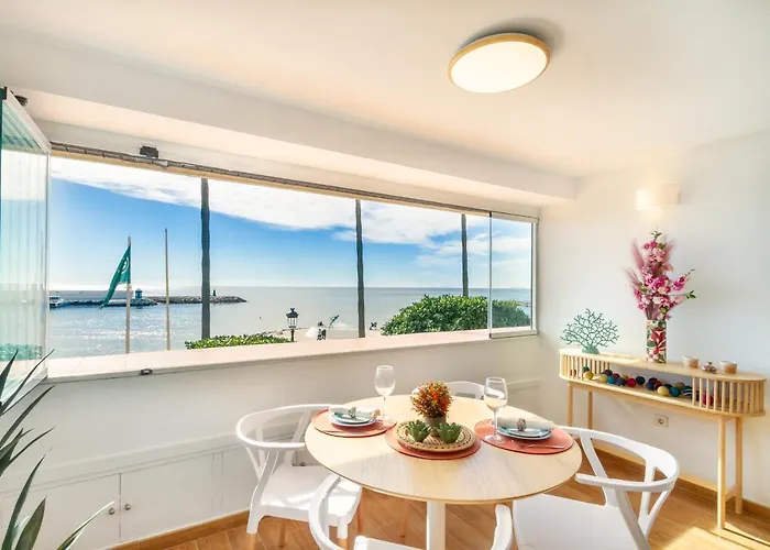 Marbella Banus Suites - Marbella Beach Front Suite Apartment