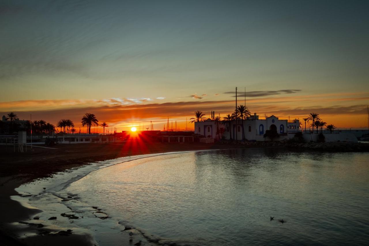Banus - Front